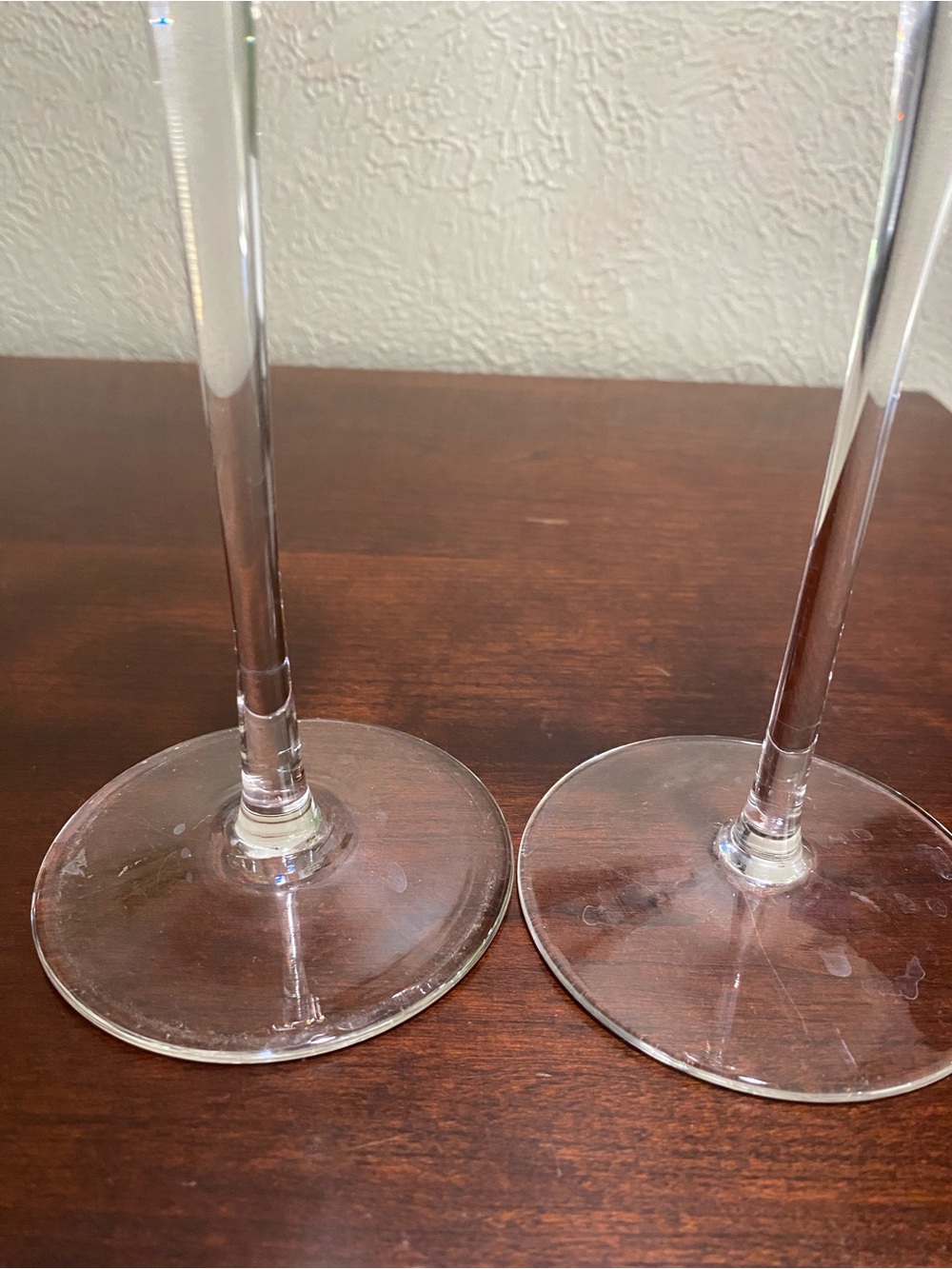 Set of 2, Antoni Barcelona Champagne Flutes featuring a Unique Abstract Design - Picture 4 of 6